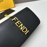 Fendi Commuter Chain Bag Handbag Size：21.5*11*4 CM