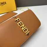 Fendi Commuter Chain Bag Handbag Size：21.5*11*4 CM