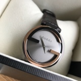 Gucci Classic Fashion Women's Double G Calfskin Quartz Watch