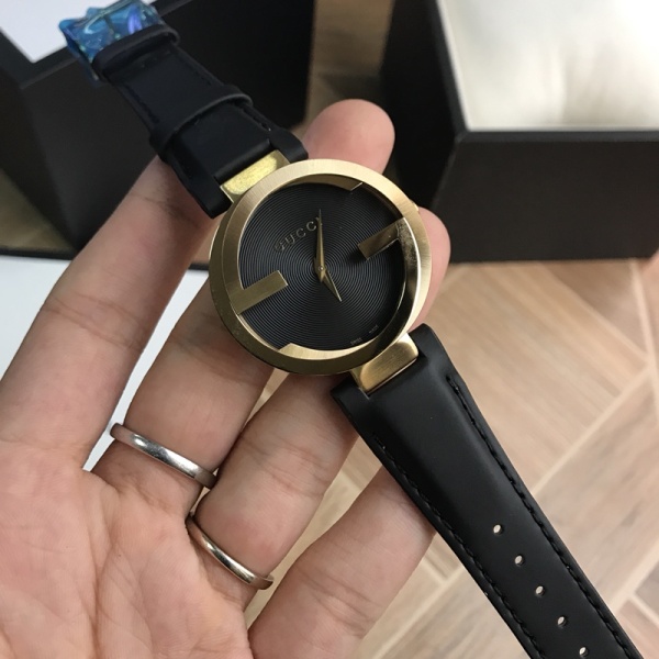 Gucci Classic Fashion Women's Double G Calfskin Quartz Watch