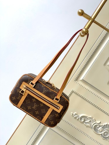 Louis Vuitton M46321 Monogram Print Hand Bag Sizes:26*16*11CM