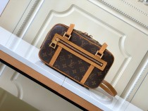 Louis Vuitton M46321 Monogram Print Hand Bag Sizes:26*16*11CM