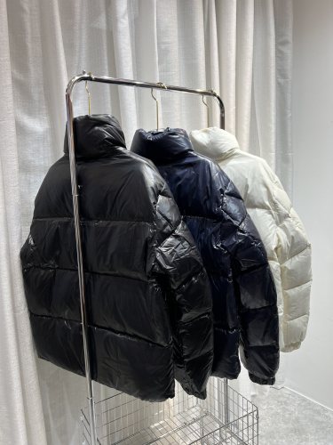 Moncler Classic Fashion Unisex Down Jacket Little Red Heart Logo Stand Collar Full Zip  Down Coats