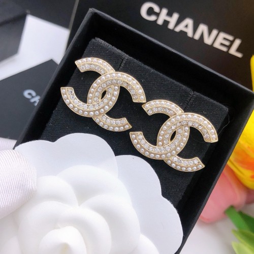 Chanel Fashion Diamond-edged Pearl Stud Earrings