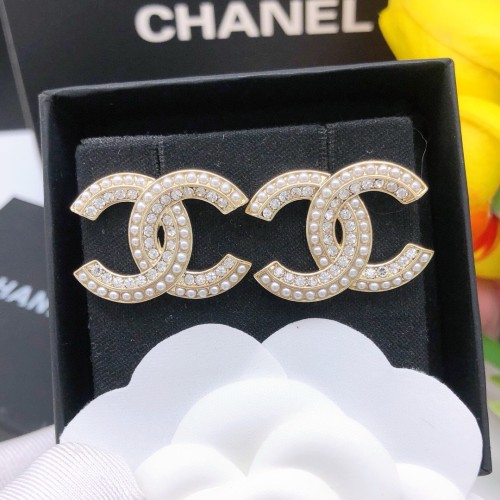 Chanel Fashion Diamond-edged Pearl Stud Earrings