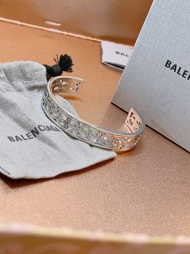Balenciaga Vintage Fashion Hollow Bracelet