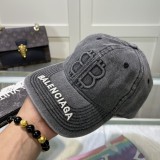 Balenciaga's New Couple Simple and Fashionable Baseball Hat