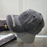 Balenciaga's New Couple Simple and Fashionable Baseball Hat