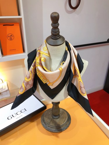 Gucci Fashion Versatile Horsehead Buckle Printed Twill Silk Square Scarf 90 * 90cm