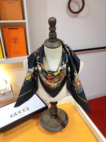 Gucci Animal Flower Printed Silk Square Scarf 90 * 90cm