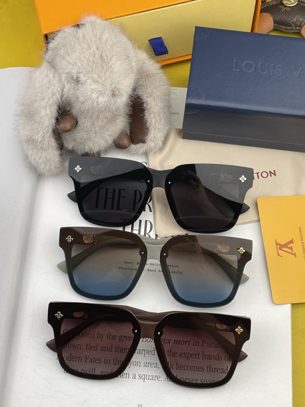 Louis Vuitton Classic Large Frame Sunglasses