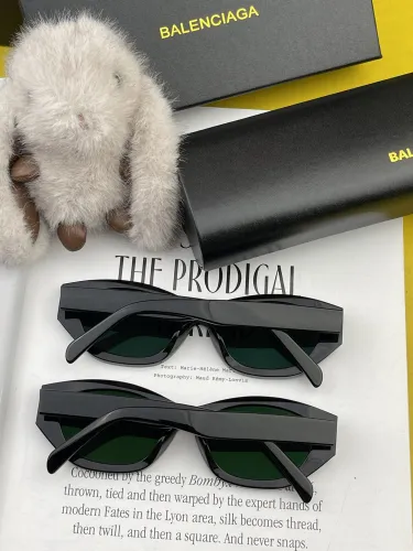 Balenciaga Fashion Small Frame Sunglasses