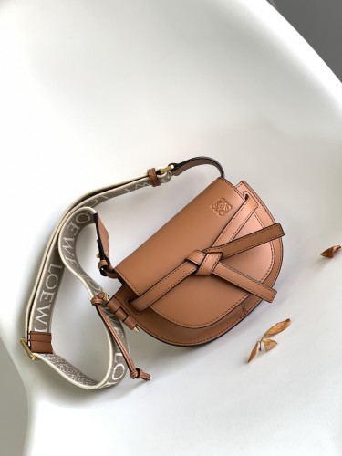 Loewe MiNi Gate Embroidered Woven Wide Shoulder Strap Saddle Bag Adjustable Shoulder Bag Size:15*12.5*9CM