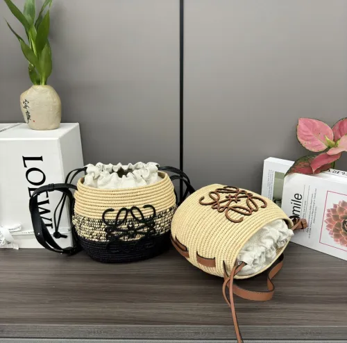 LOEWE Basket 89175 Sizes: 22-12-22CM Shoulder Strap: 97-109CＭ