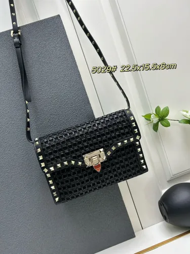 Valentino Garavani Rockstudy Lafite Grass Crossbody Bag Size: 22.5 x 15.5 x 6 CM