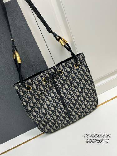Dior Classic Cowhide Handbag Crossbody Bag Size: 35 x 31x5.5 CM