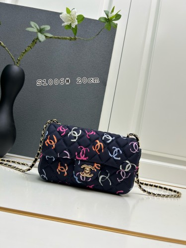 Chanel New Colorful Graffiti Double C Crossbody Bag Size：20 CM