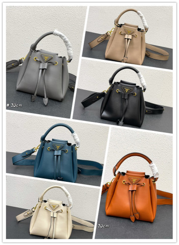 Prada New Retro Casual Mini Handbag Crossbody Bag Size: 20 x 18 x 15 CM