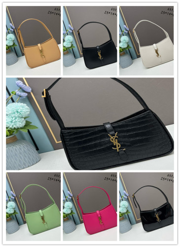 Yves Saint Laurent Fashion Snake Pattern Underarm Bag Size: 25 x 14 x 6 CM