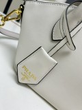 Prada New Long Handle Zipper Dumpling Bun Size: 26 x 17 x 9 CM