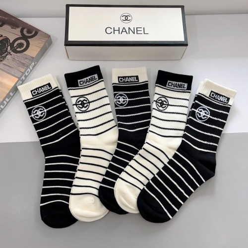 Chanel Fashion Women Casual Cotton Socks Classic Stripe Mid Length Dtyle Socks 5 Pairs/Box