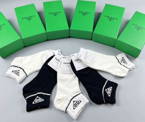 Prada Fashion Classic Logo Printed Socks Unisex Casual Cotton Solid Socks 5 Pairs/Box