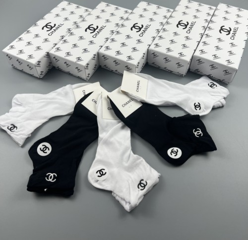 Chanel New Fashion Breathable Crew Socks Casual Sport Cotton Socks 5 Pairs/Box