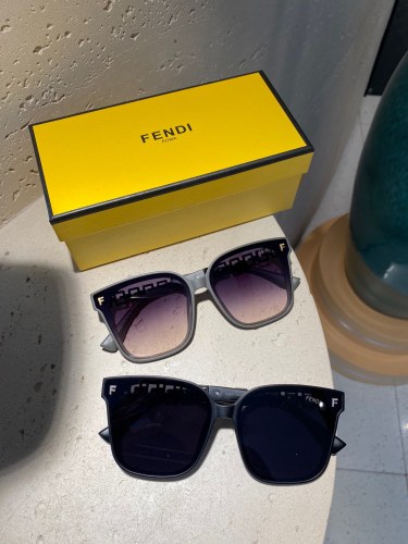 Fendi Fashion Sunglasses Logo Mirror Leg Polarized Sunglasses