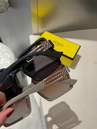 Fendi Fashion Polarizing Mirror Classic Box Sunglasses