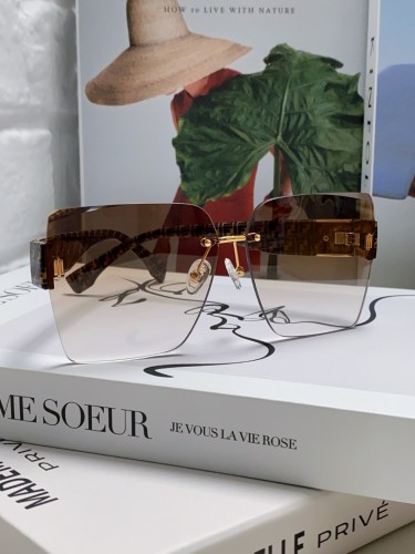 Fendi Fashion Box Polarized Sunglasses