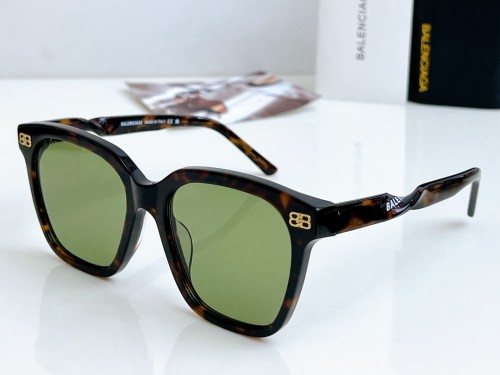 Balenciaga Fun Twisted Legs Box Glasses Couple Sunglasses Size 56-19-140