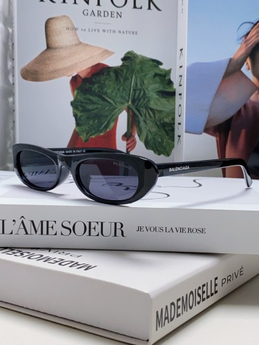 Balenciaga Classic Retro Small Frame Oval Sunglasses