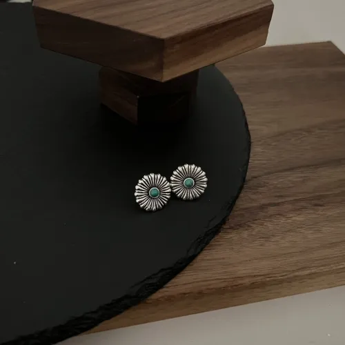 Gucci New Interlocking Double G Flower Emerald Earrings Size: 19mm