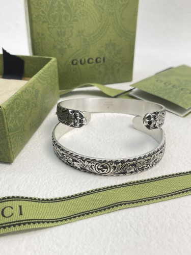 Gucci New Retro Tiger Head Bracelet Size: 18