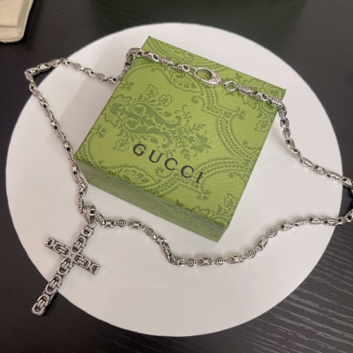 Gucci Unisex Classic New Cross Pendant Necklace