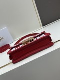 Dior New Retro Letter Embossed Cowhide Underarm Bag Size: 18 × 6.5 × 11 CM