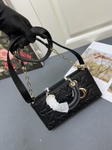Dior Classic Leather Handbag Underarm Bag Horizontal Concubine Bag Size: 26x13.5x5 CM