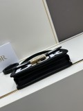 Dior New Retro Letter Embossed Cowhide Underarm Bag Size: 18 × 6.5 × 11 CM
