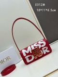 Dior New Retro Letter Embossed Cowhide Underarm Bag Size: 18 × 6.5 × 11 CM