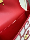Dior New Retro Letter Embossed Cowhide Underarm Bag Size: 18 × 6.5 × 11 CM
