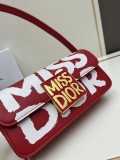Dior New Retro Letter Embossed Cowhide Underarm Bag Size: 18 × 6.5 × 11 CM