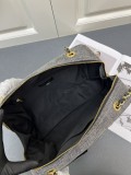 Chanel New Retro and Playful Hobo Cowboy Small Box Bag Size: 33 × 20 × 13 CM