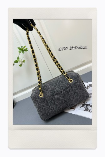 Chanel New Little Fragrant Old Cowboy Bowling Bag Size: 31 × 17 × 11 CM