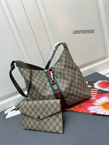 Gucci New Classic GG Supreme Canvas Crossbody Bag Size: 28x31x23 CM