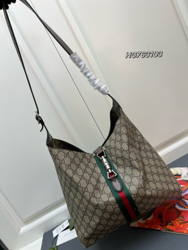 Gucci New Classic GG Supreme Canvas Crossbody Bag Size: 28x31x23 CM