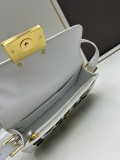 Dior New Retro Letter Embossed Cowhide Underarm Bag Size: 18 × 6.5 × 11 CM