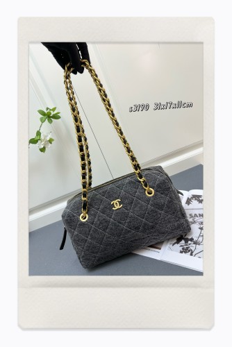 Chanel New Little Fragrant Old Cowboy Bowling Bag Size: 31 × 17 × 11 CM
