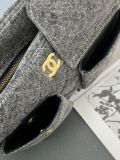 Chanel New Retro and Playful Hobo Cowboy Small Box Bag Size: 33 × 20 × 13 CM