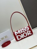 Dior New Retro Letter Embossed Cowhide Underarm Bag Size: 18 × 6.5 × 11 CM