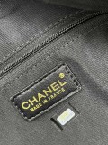 Chanel New Retro and Playful Hobo Cowboy Small Box Bag Size: 33 × 20 × 13 CM